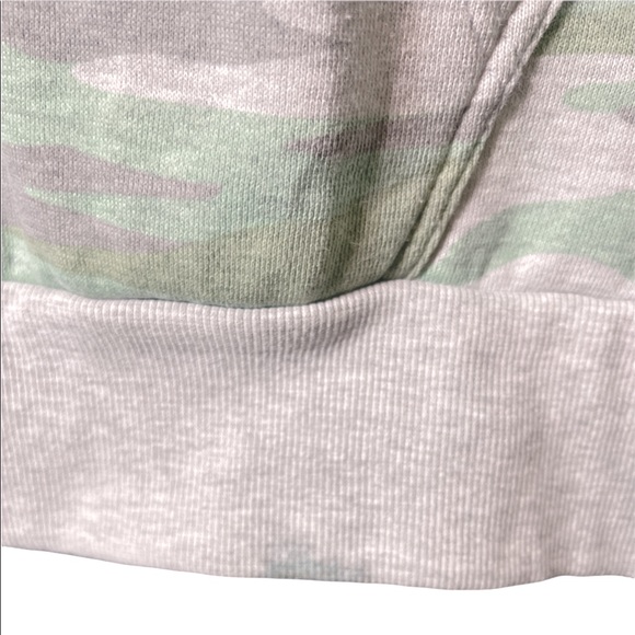 Minty green Camo hoodie - Picture 3 of 4